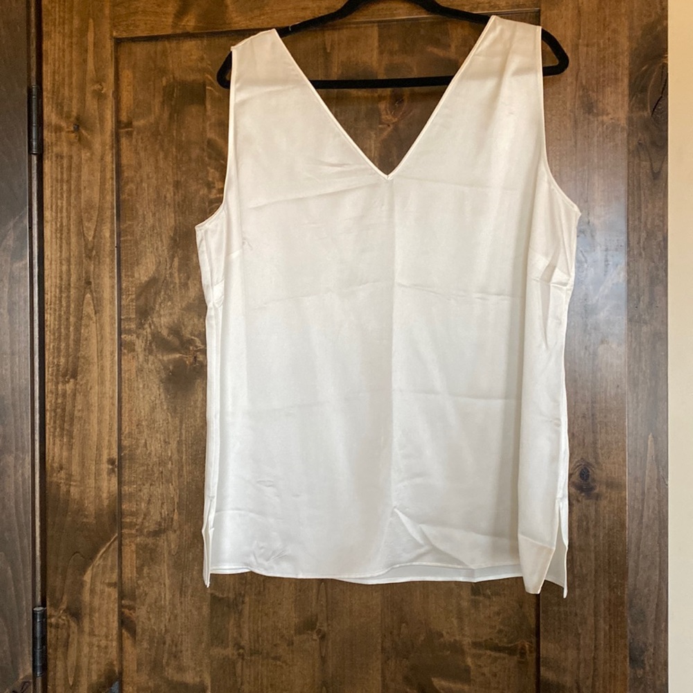 100% silk extra large, white RAVELLA V-neck tank top.